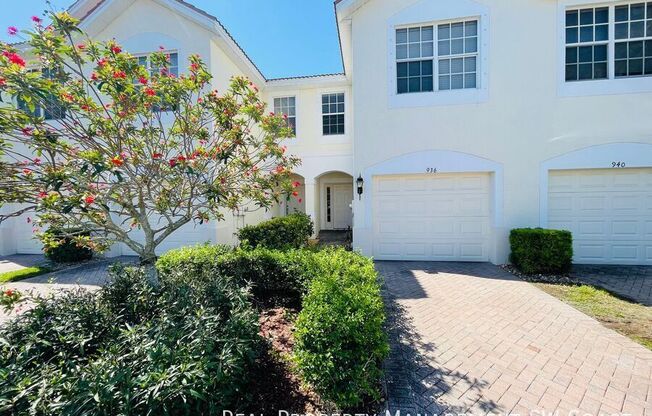 936 HAMPTON CIR