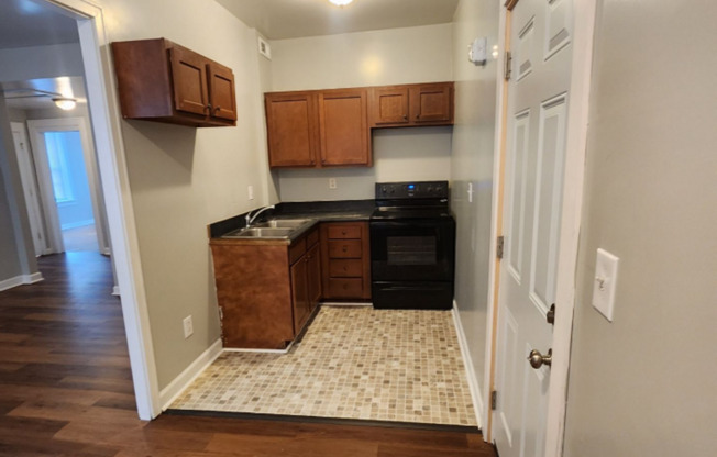 3 beds, 1 bath, 1,000 sqft, $999, Unit Unit 04