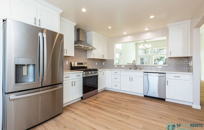 Pacifica: Newly Renovated Single Family Home 2.5 Blocks from Beach