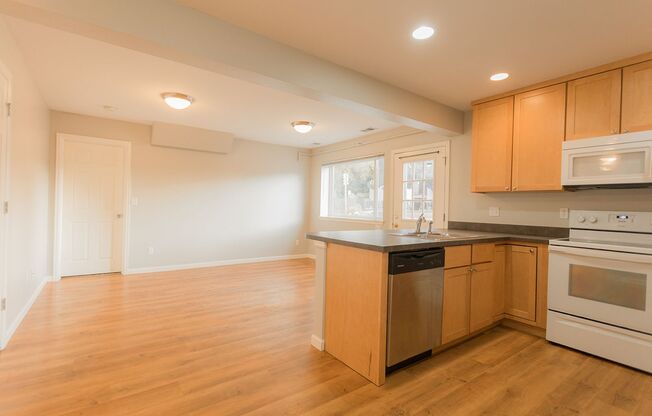 3 beds, 2 baths, 1,028 sqft, $4,185, Unit 109