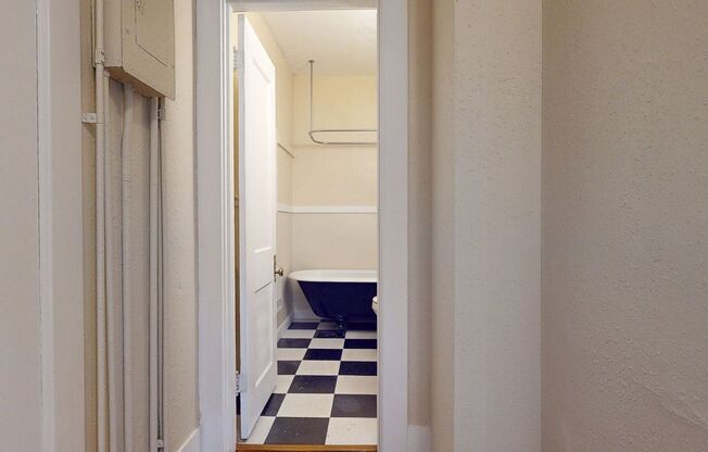 2 beds, 1 bath, $2,445, Unit 209