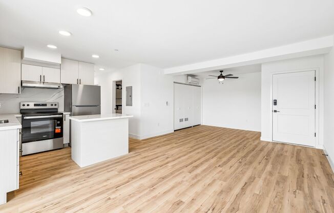 2 beds, 2.5 baths, 991 sqft, $4,195, Unit 2330-215