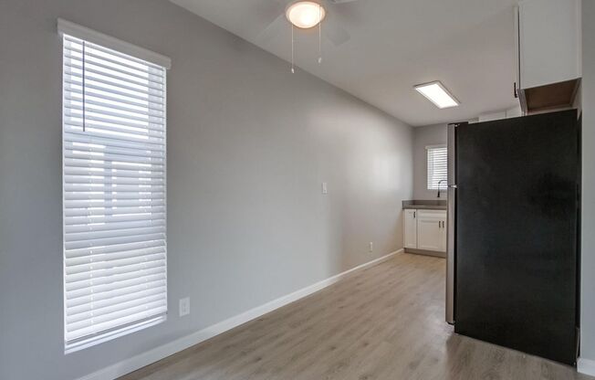 *****MOVE IN SPECIAL - FIRST MONTH FREE****+$500 GIFT CARD*******Newly renovated 1x1 in the heart of Pacific Beach! (a/c, w/d, & parking)