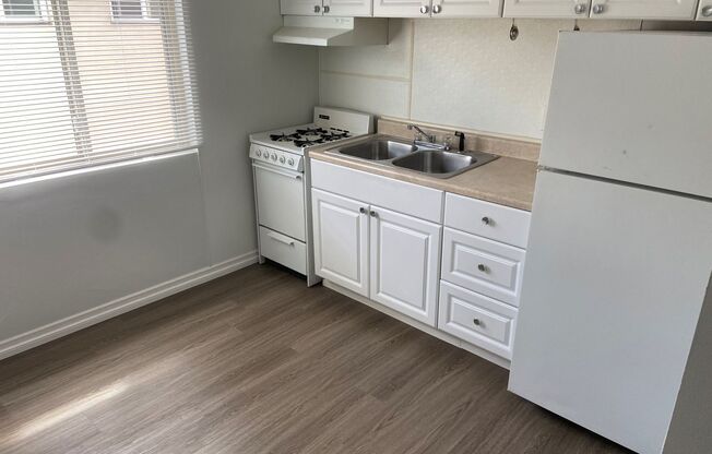 Studio, 1 bath, 422 sqft, $1,350, Unit 832 #38