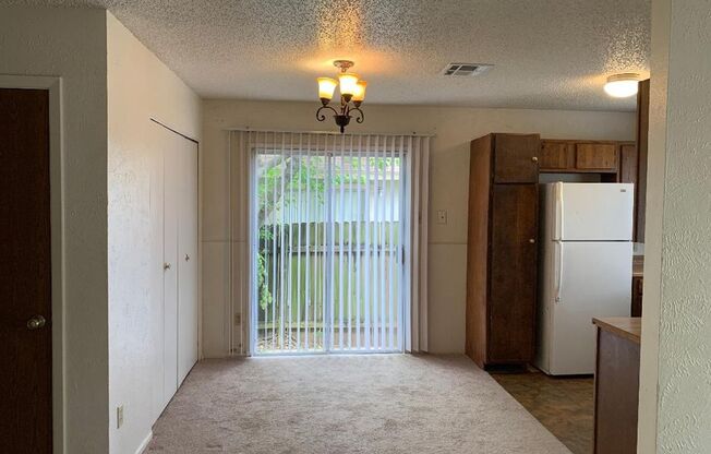 2 beds, 1 bath, 840 sqft, $1,400