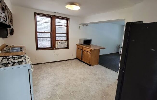 828 W. 34th St.