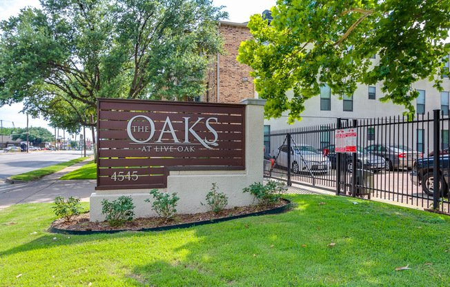 The Oaks at Live Oak