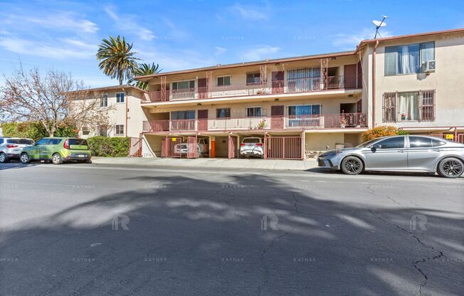 (Arely:B) 502 N. Serrano Avenue / 4667 Maplewood Avenue