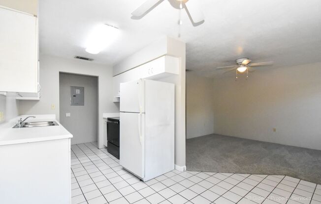 2 beds, 1 bath, $1,200, Unit Apt 6