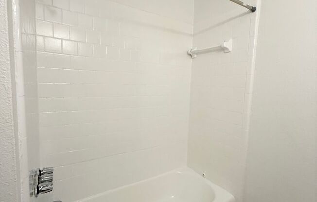 2 beds, 1 bath, $925, Unit SC553