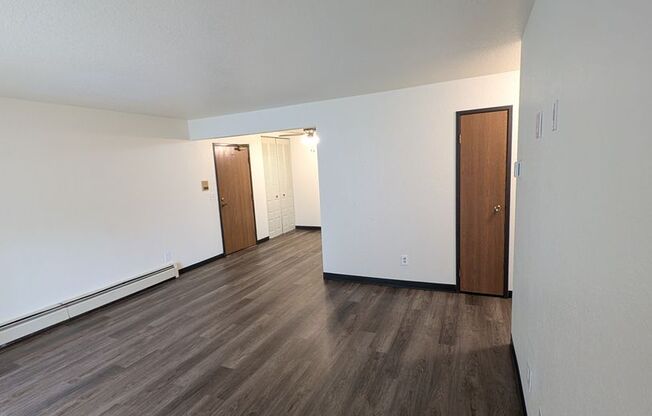 2 beds, 1 bath, 970 sqft, $1,249, Unit FB   2011