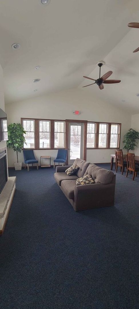 3 beds, 2 baths, 1,510 sqft, $1,985, Unit 75