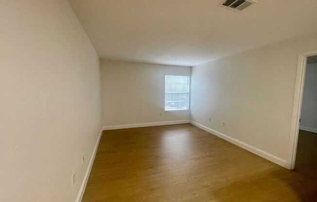 1 bed, 1 bath, 530 sqft, $1,095, Unit 44