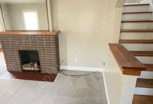 3 beds, 1 bath, $1,300