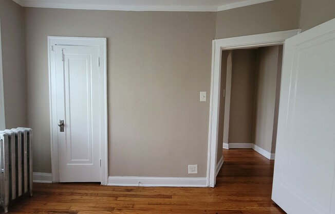 6647.5 North Greenview Ave.