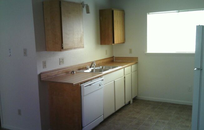 College Station - 2 bedroom / 1 bath upstair Fourplex unit for lease in Northgate.