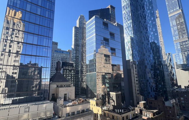 Studio, 1 bath, 542 sqft, $4,200, Unit 25G