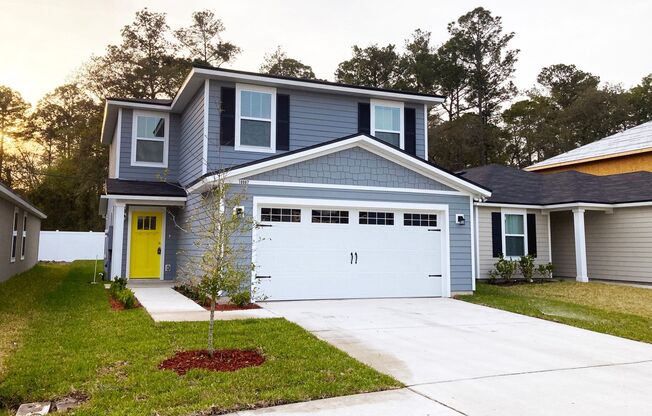 Roomy 3BR Home in NW Jacksonville – 2.5 Baths & Backyard Space!