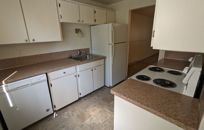 3 beds, 1.5 baths, 1,500 sqft, $1,912, Unit 2802-1