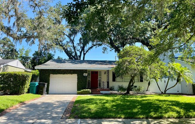 Adorable 3/2 Bungalow in Orwin Manor!