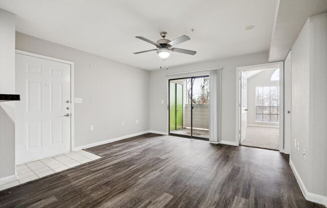 2 beds, 2 baths, 800 sqft, $1,595, Unit 5104