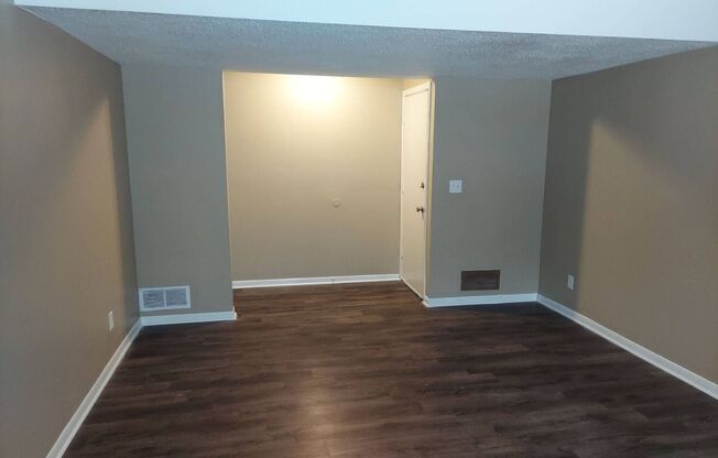 2 beds, 1 bath, 860 sqft, $1,249