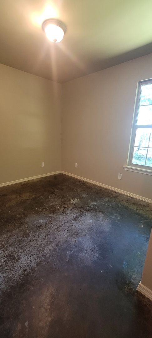 3 beds, 1 bath, $1,050