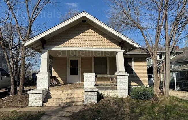 $1,095 - 2 bedroom / 1 bathroom - Single Family Home in College Hill