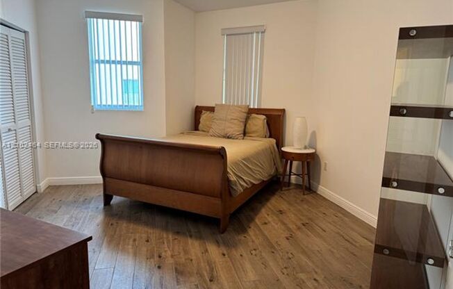 3 beds, 3 baths, $4,500, Unit # 301