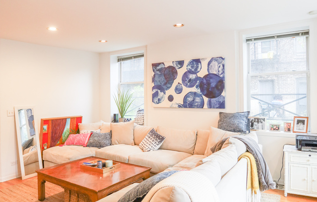 1811 N WLS