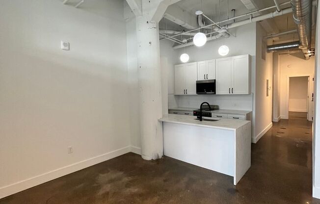2 beds, 1 bath, 725 sqft, $2,275, Unit 527