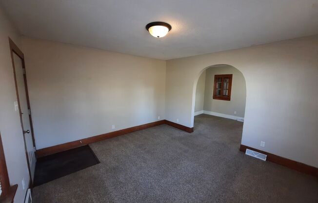 2 beds, 1 bath, $1,095