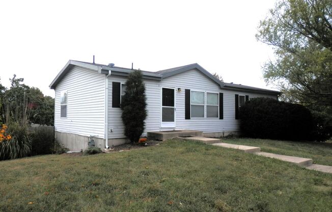 3 beds, 2 baths, $1,300