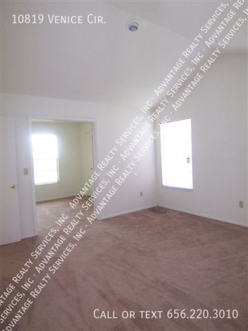 10819 VENICE CIR
