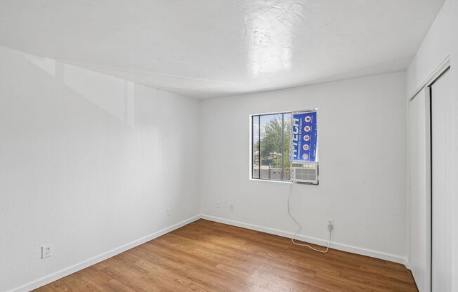3 beds, 1 bath, 950 sqft, $975, Unit 201