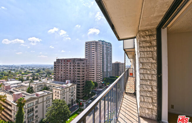 2 beds, 2 baths, 1,037 sqft, $4,100, Unit 1612