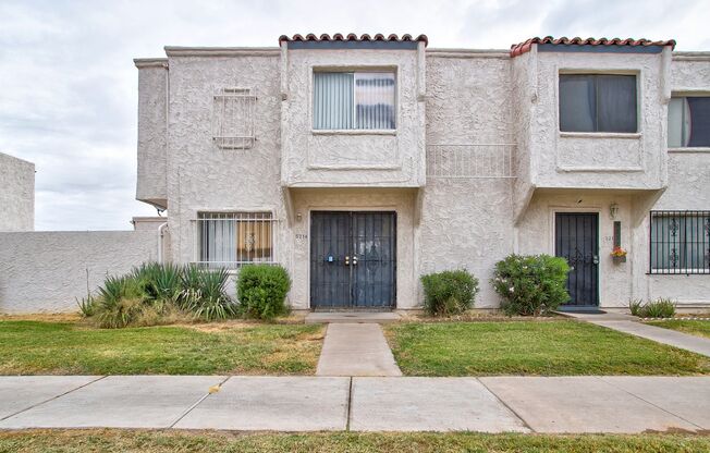 Wonderful Townhome centrally located.  Kitchen just updated and looks Amazing!!!  New Gate!!!  Available now!!!