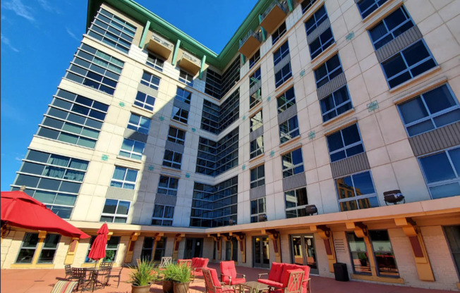 2 beds, 2 baths, $3,200, Unit Unit 806