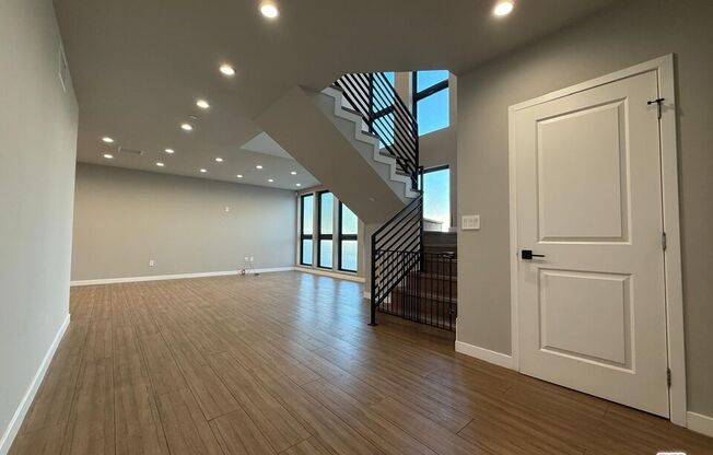 9904 LAUREL CYN BLVD