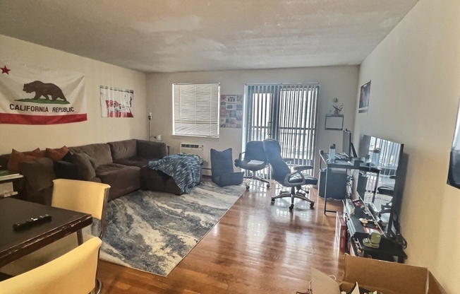 1039 COMMONWEALTH