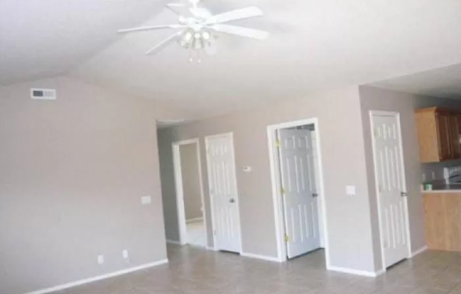 3 beds, 2 baths, $1,300