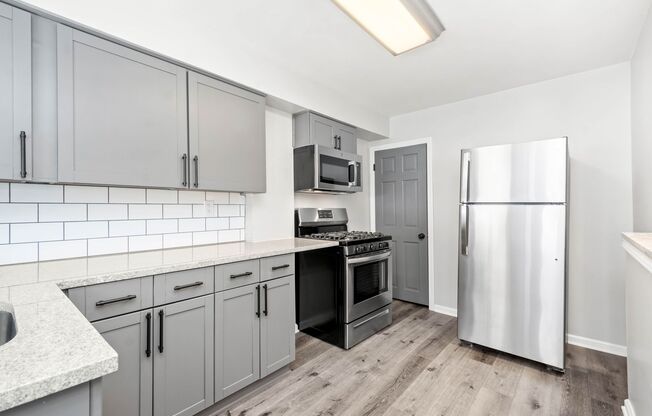 Beautiful 3 bedroom home in Pittsburgh available July 1!