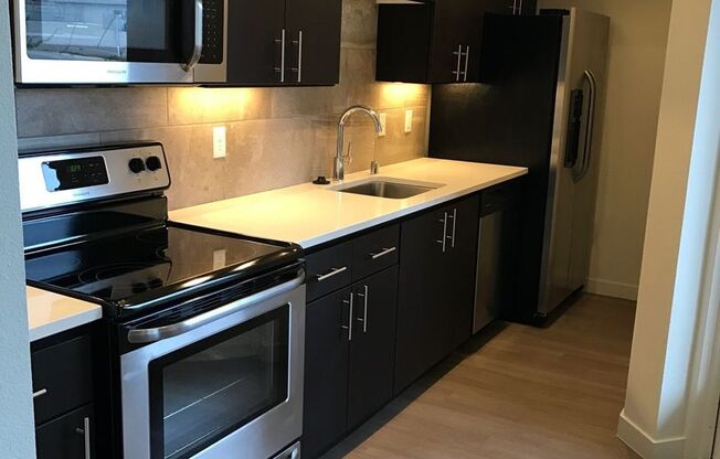 Studio, 1 bath, 581 sqft, $1,400, Unit 111