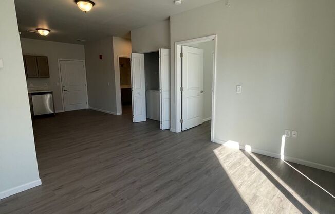 1 bed, 1 bath, 670 sqft, $929, Unit 1140-207