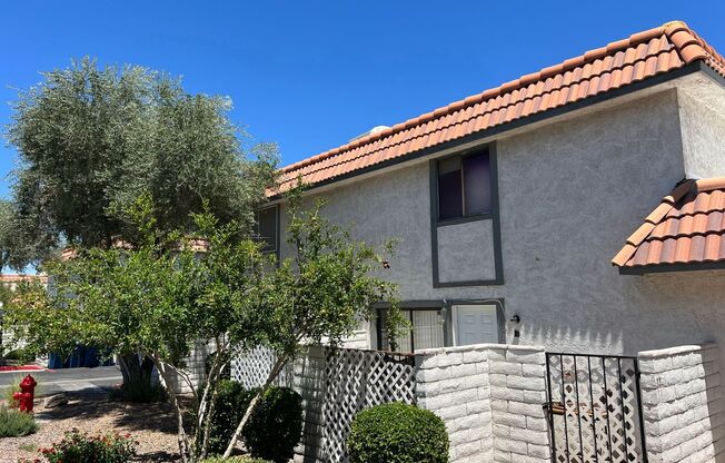 Charming One-Bedroom Townhome near Rainbow/Washington 1200/mo