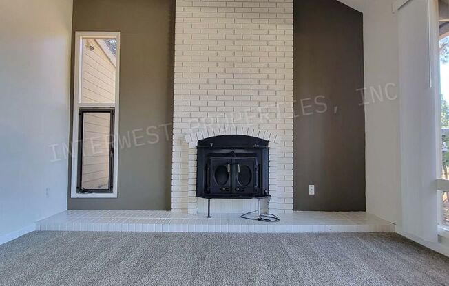 3 BR Townhome- Wonderful Privacy Deck in Beaverton with 1 Car Garage & A/C!