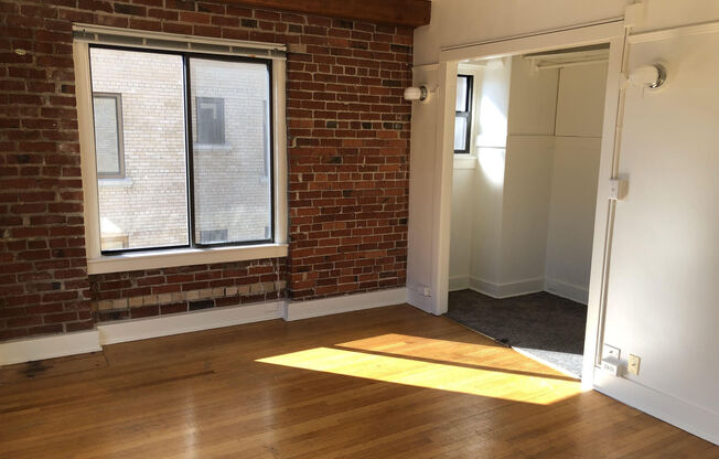 Studio, 1 bath, 378 sqft, $1,300, Unit 309