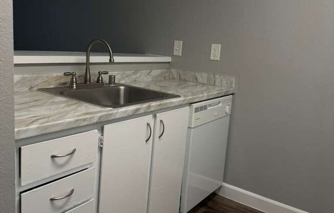 2 beds, 1 bath, 850 sqft, $1,575, Unit 1107 D5