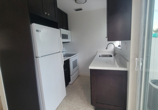 630 W 17 ST