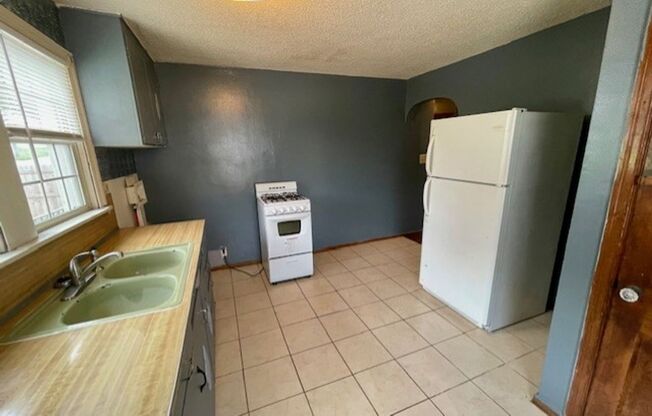 2 beds, 1 bath, 700 sqft, $775